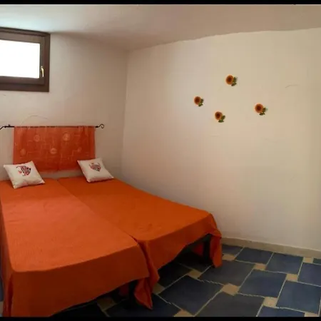 Oleandri Rossi Apartment Tanaunella